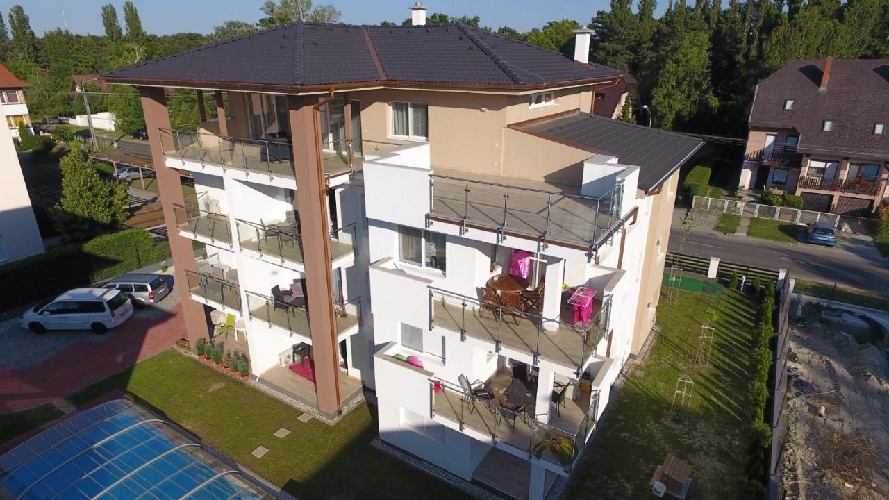 Laguna Beach Apartmanok Шиофок Экстерьер фото