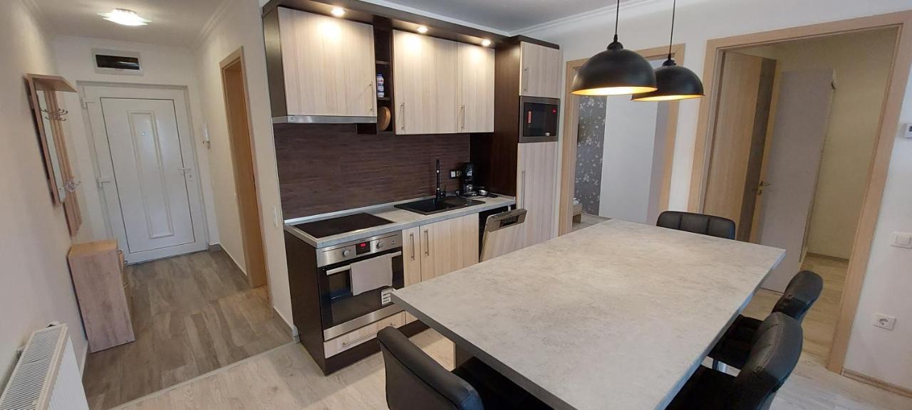 Laguna Beach Apartmanok Шиофок Экстерьер фото