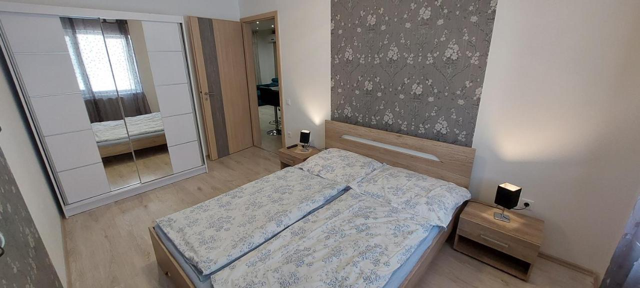 Laguna Beach Apartmanok Шиофок Экстерьер фото
