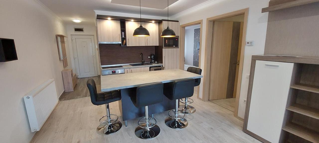 Laguna Beach Apartmanok Шиофок Экстерьер фото