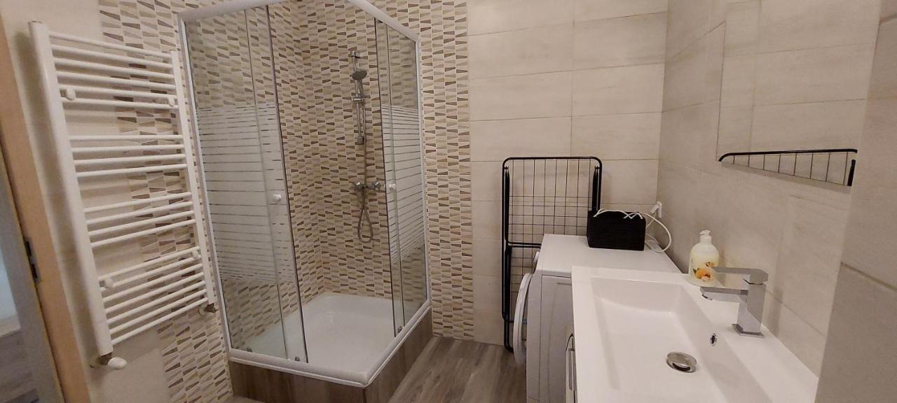 Laguna Beach Apartmanok Шиофок Экстерьер фото