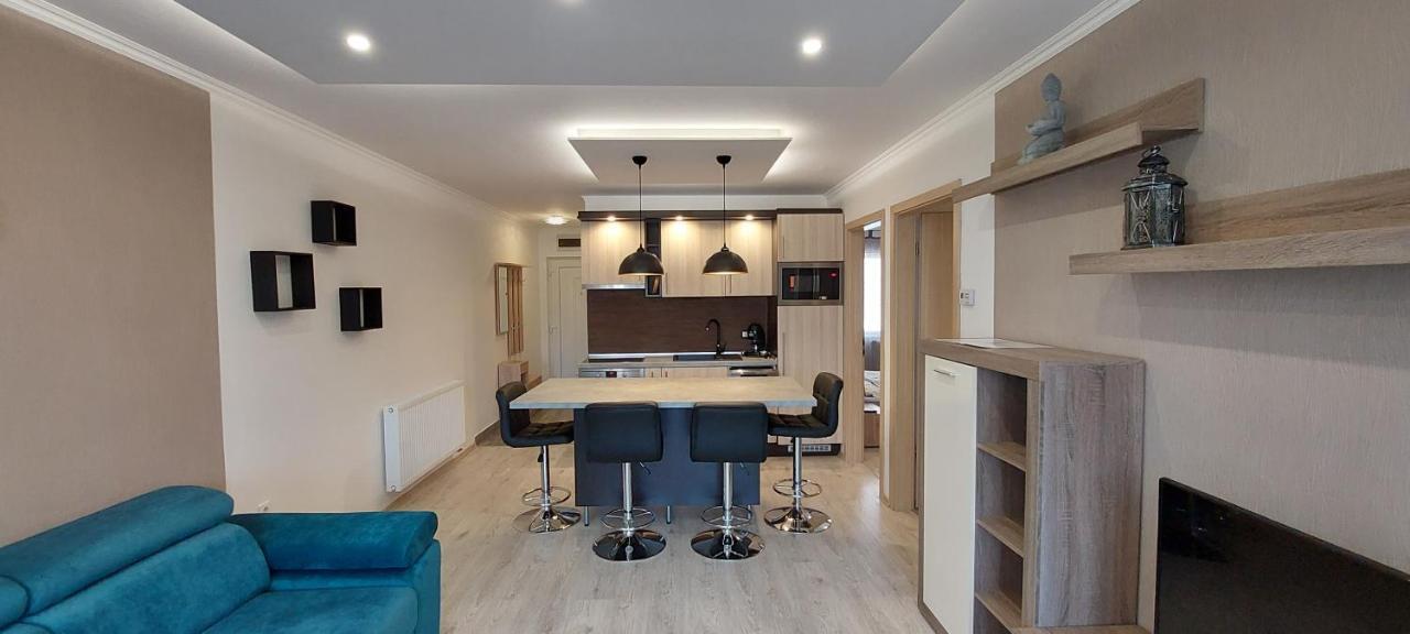 Laguna Beach Apartmanok Шиофок Экстерьер фото