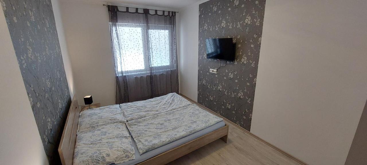 Laguna Beach Apartmanok Шиофок Экстерьер фото