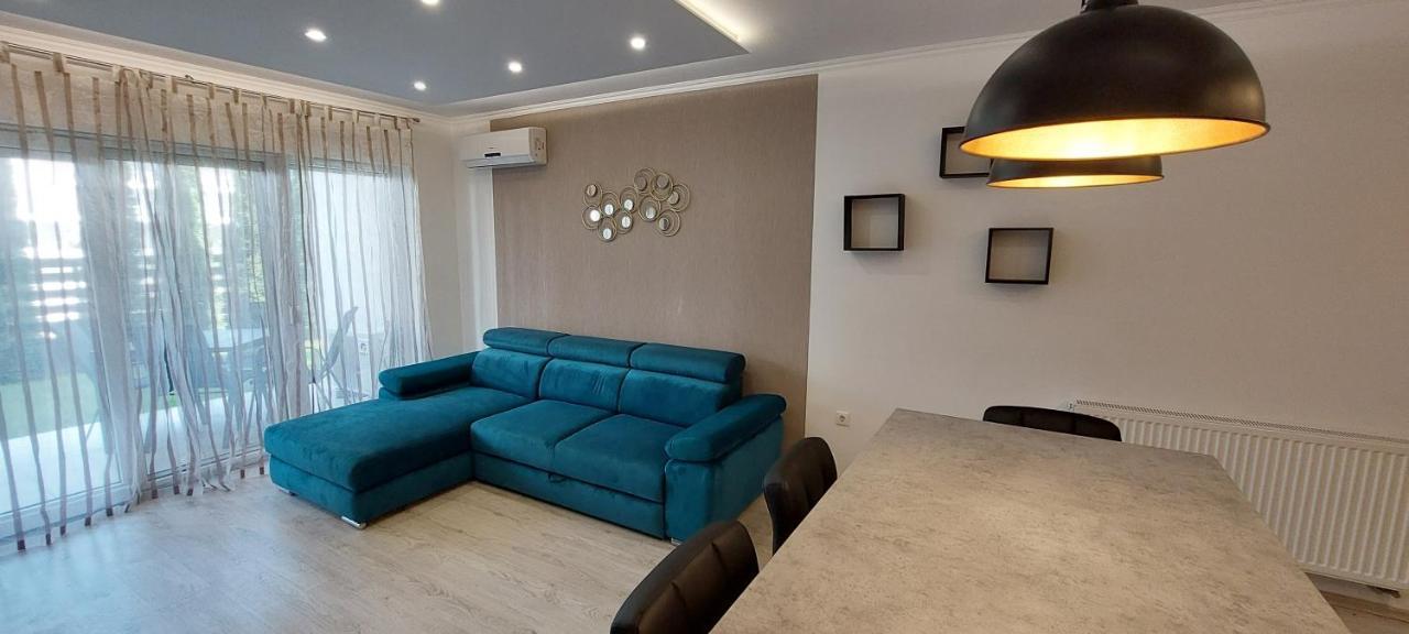 Laguna Beach Apartmanok Шиофок Экстерьер фото