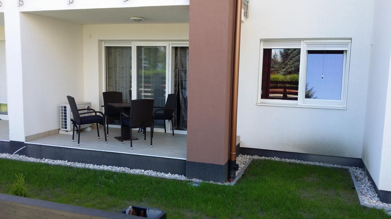 Laguna Beach Apartmanok Шиофок Экстерьер фото
