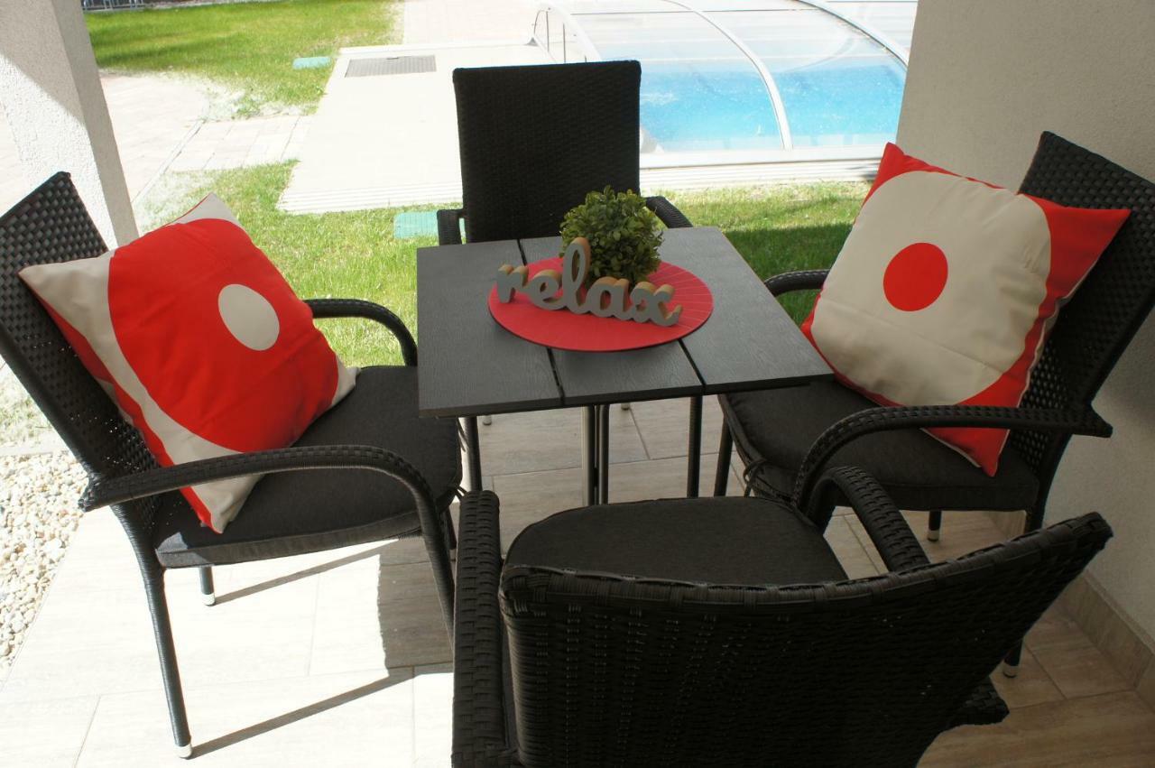 Laguna Beach Apartmanok Шиофок Экстерьер фото