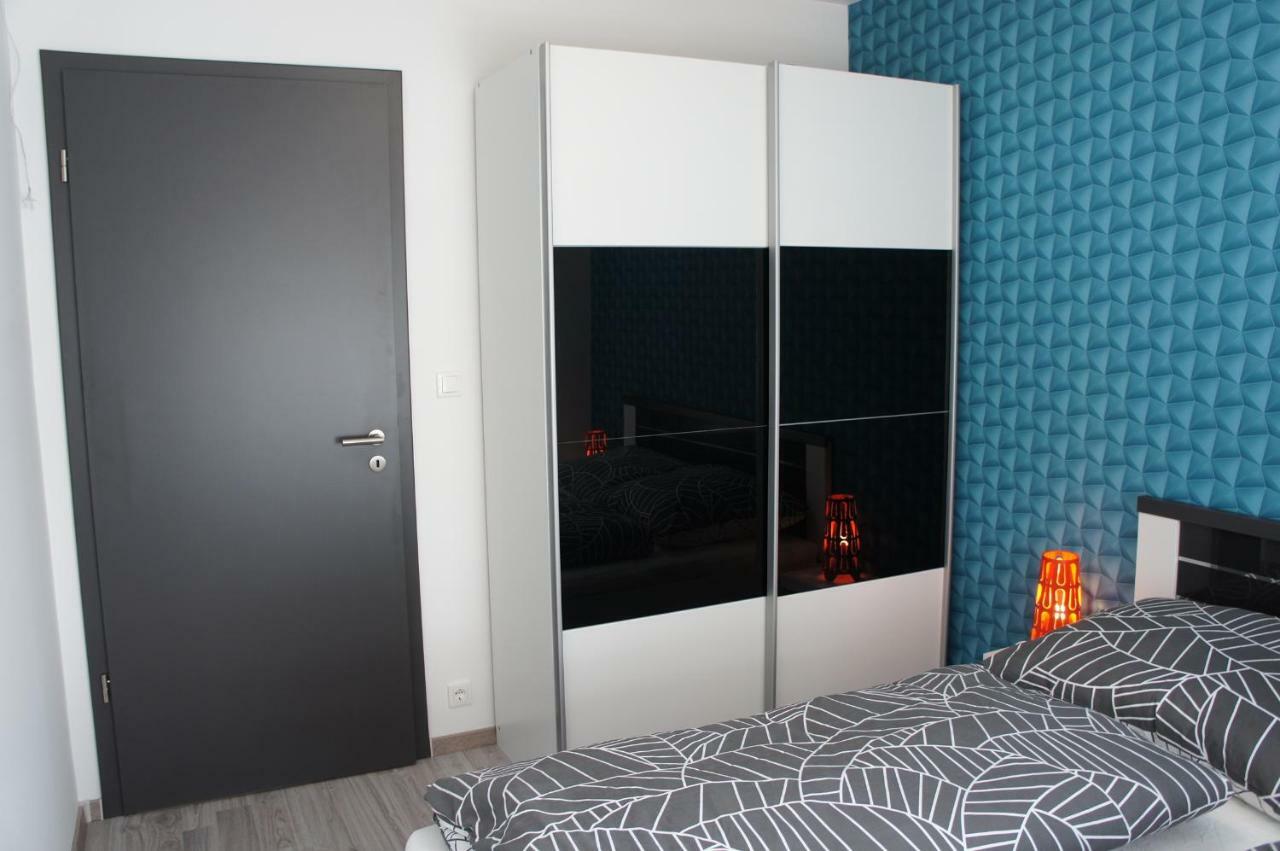 Laguna Beach Apartmanok Шиофок Экстерьер фото
