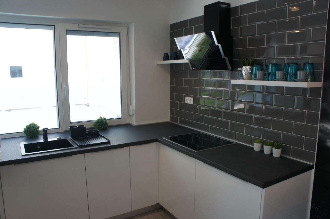 Laguna Beach Apartmanok Шиофок Экстерьер фото