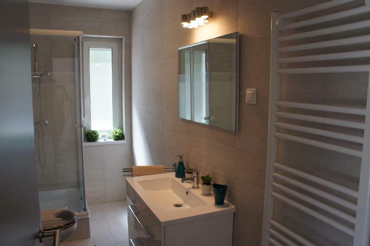Laguna Beach Apartmanok Шиофок Экстерьер фото